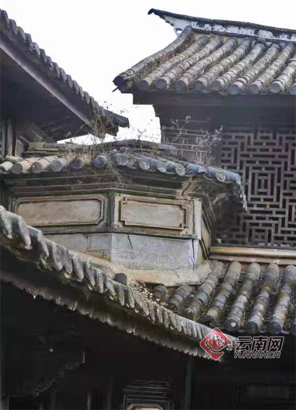 "中国少数民族特色村寨;赵屯村制作瓦猫的郜金福被授予省级代表性