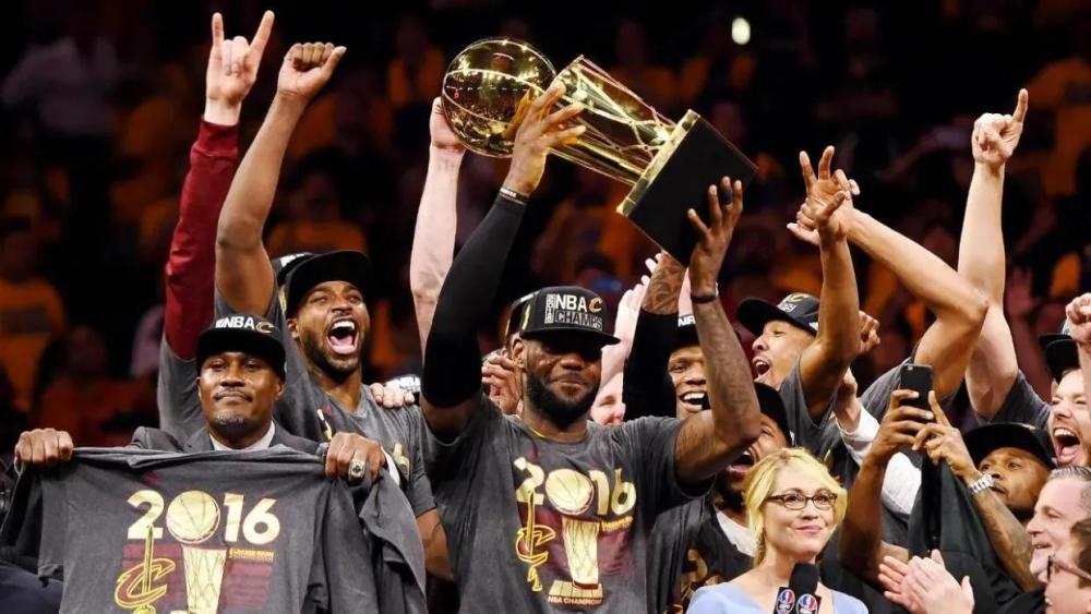 里奇·保罗 NBA记者认为詹姆斯和里奇保罗在谈论克利夫兰，暗示他有可能回归