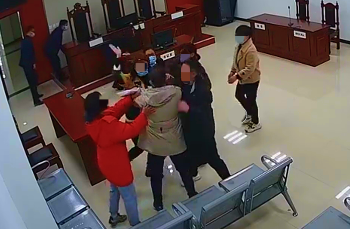 邯郸3人竟敢在法庭大打出手