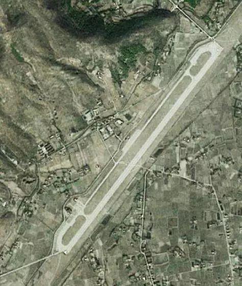 鄂中这个二级备战机场建有山洞机库现在机库废弃机场闲置