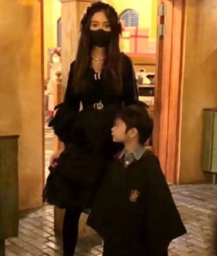 货架上共有几种货物小学数学题平时妹妹参加刘亦菲儿子朋友羽绒服一件生日不带