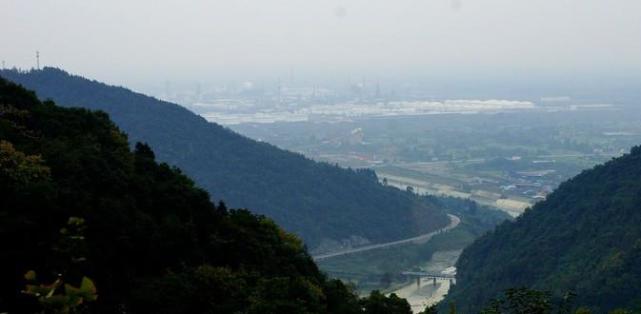 丹景山镇,原名"九陇镇,因九陇山而名,雄居湔江分流之堰首,扼山区七场