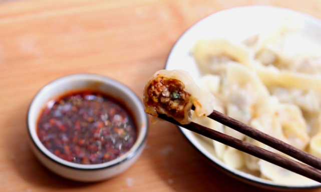 冬至包餃子不妨做羊肉餡分享幾個小技巧餃子鮮嫩不腥