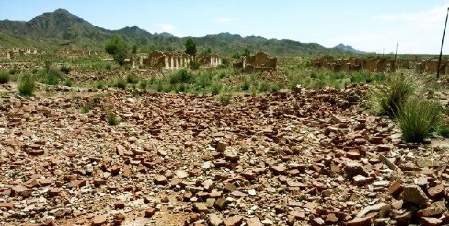 西北一核铀矿基地寒冷荒凉旧址变废墟老职工坟茔逐渐成荒冢