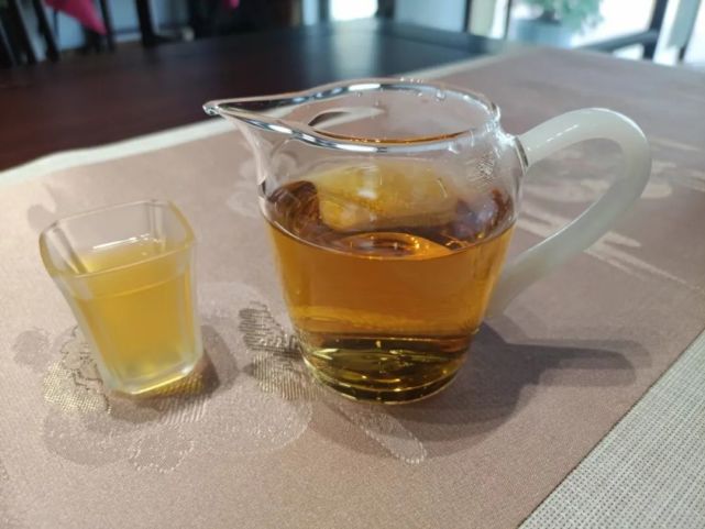 一个人喝茶与沉默无关