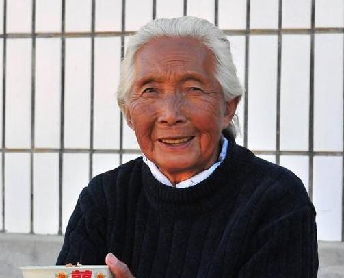 心理测试:4位老人,哪位最慈祥和蔼?测出你何时才能出人头地_腾讯新闻