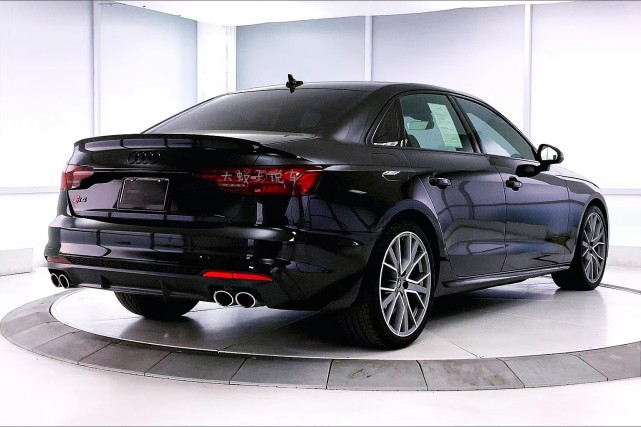 奥迪a4黑武士版亮相加速仅47秒运动包围酷黑外观真帅气