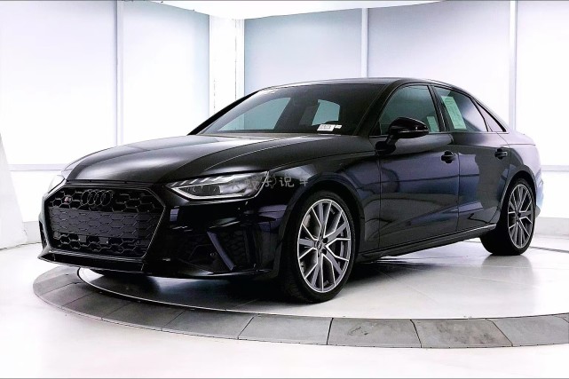 奥迪a4黑武士版亮相加速仅47秒运动包围酷黑外观真帅气