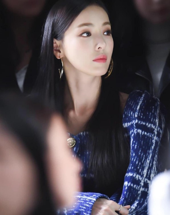 韩女星李多喜拍新剧island颈部受伤紧急送医挂起了所有活动