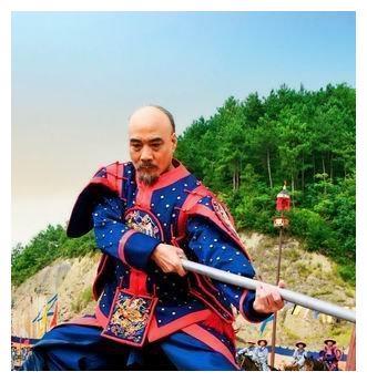 事情源于孔有德,耿仲明等发动的吴桥兵变,吴桥兵变发生后,尚可喜奉命