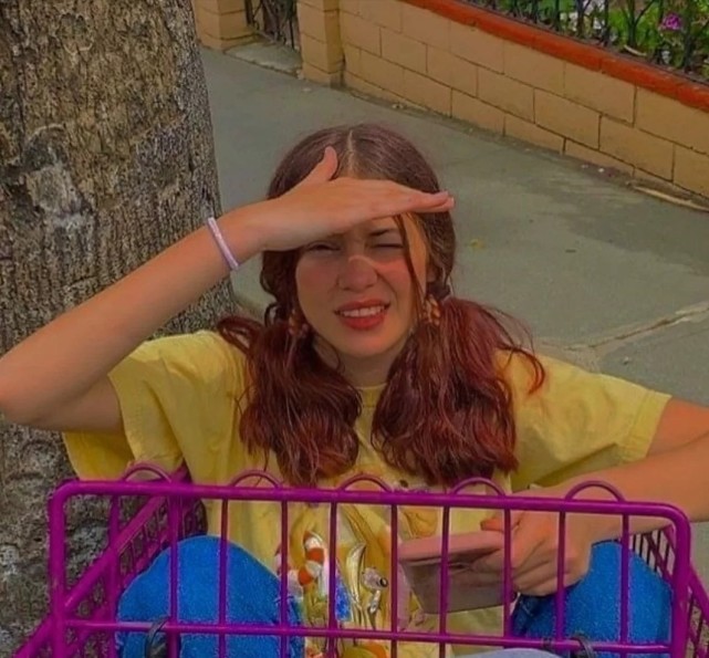 ins风搞怪独特女生头像