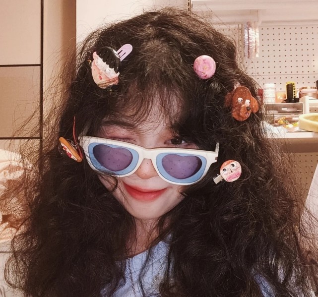 ins风搞怪独特女生头像