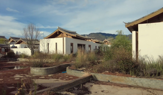 云南丽江几百栋豪华别墅全部被废弃耗费35亿周围环境相当漂亮