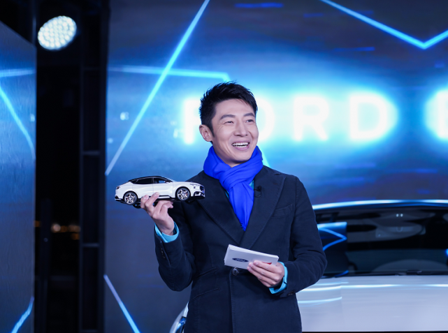 小撒现身惊艳派对