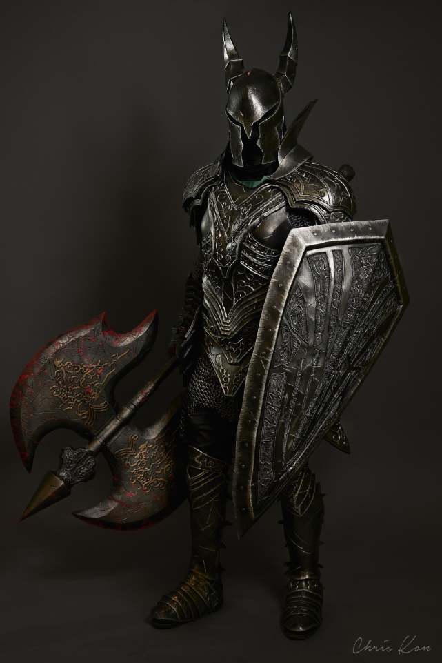 玩家花九个月时间制成了黑暗之魂黑骑士的盔甲细节很还原