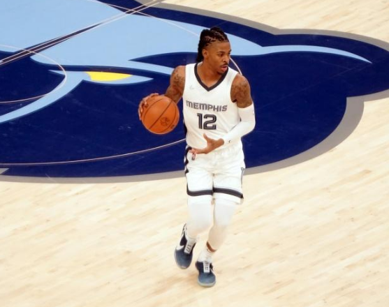 nba 22岁超巨被主场球迷大骂！自闭破防关闭所有媒体，真该跟KD学学了