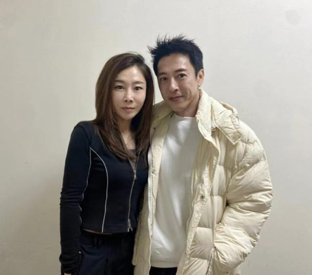吃火锅喝茅台武僧一龙宴请55岁港星美女经纪人姐姐作陪抢镜