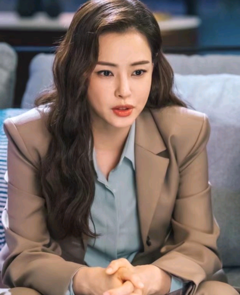 继朴信惠后,韩国女演员李荷妮宣布与圈外男友结婚