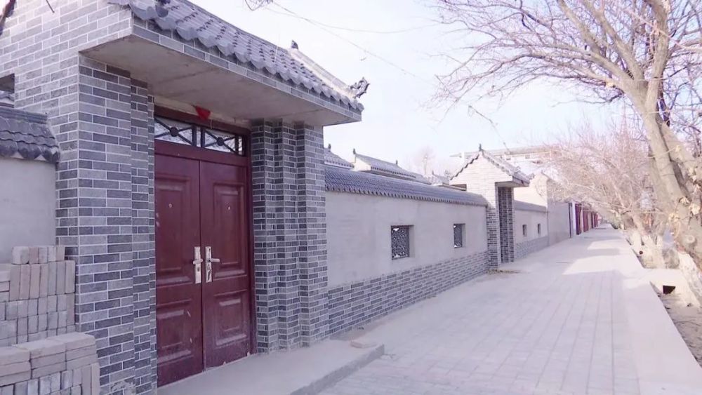 金塔镇红光村党支部副书记 谢明丰:"我们开发这个小程序的主要目的就