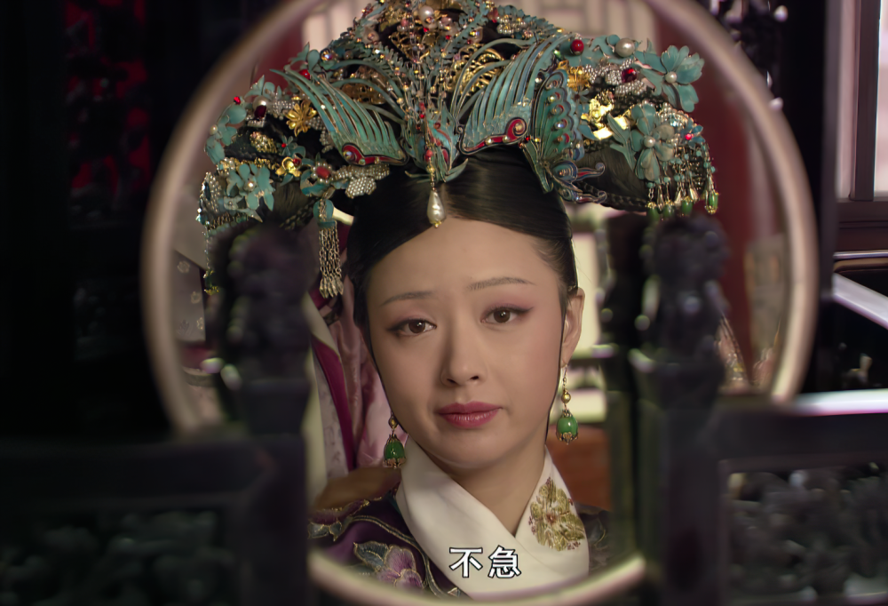 甄嬛传华妃赏夏冬春一丈红并非是她以下犯上看她头上戴了啥