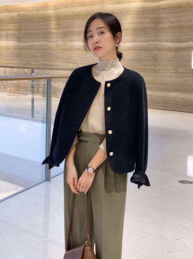 个子矮又冷怕的中年女人多穿这3款短外套保暖洋气还显高