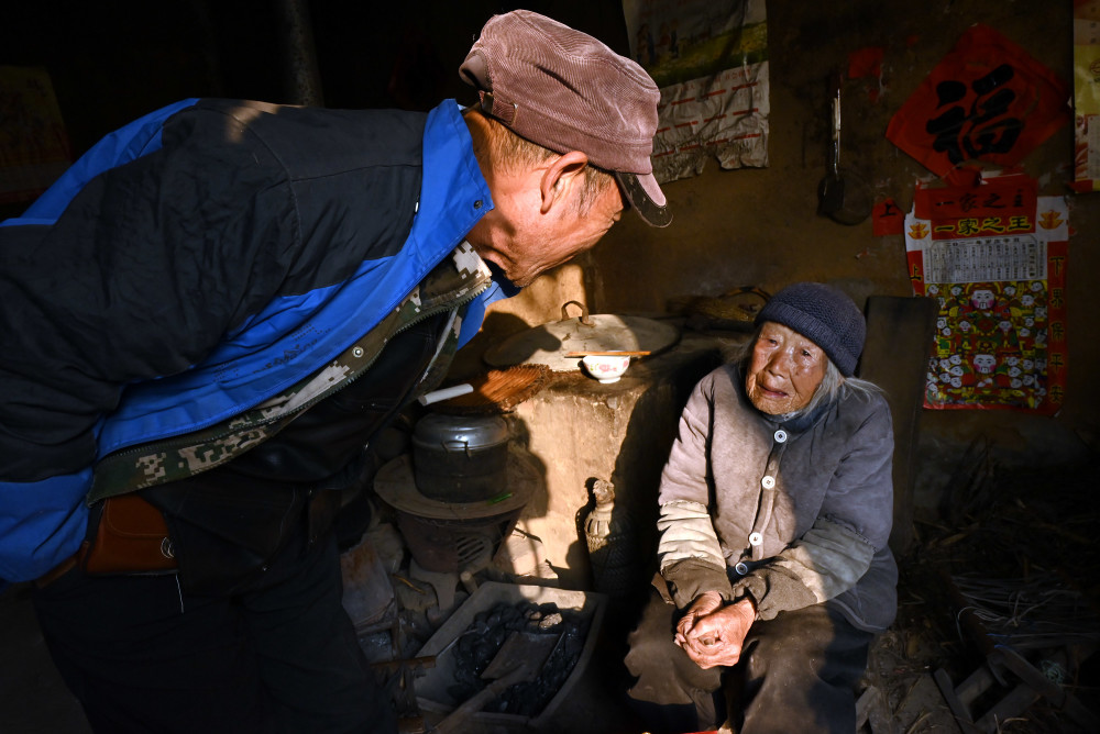 年度最佳黑白摄影给了这组图！美国孕妇疫情中生娃太难：不戴口罩、不去医院苏州市委书记调整