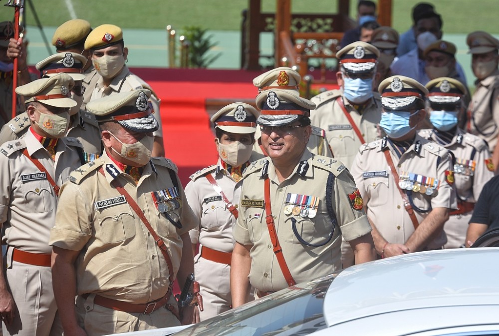 印度警官公开表示:没有比警察更好的部门了,因为我们收了贿赂就会做事