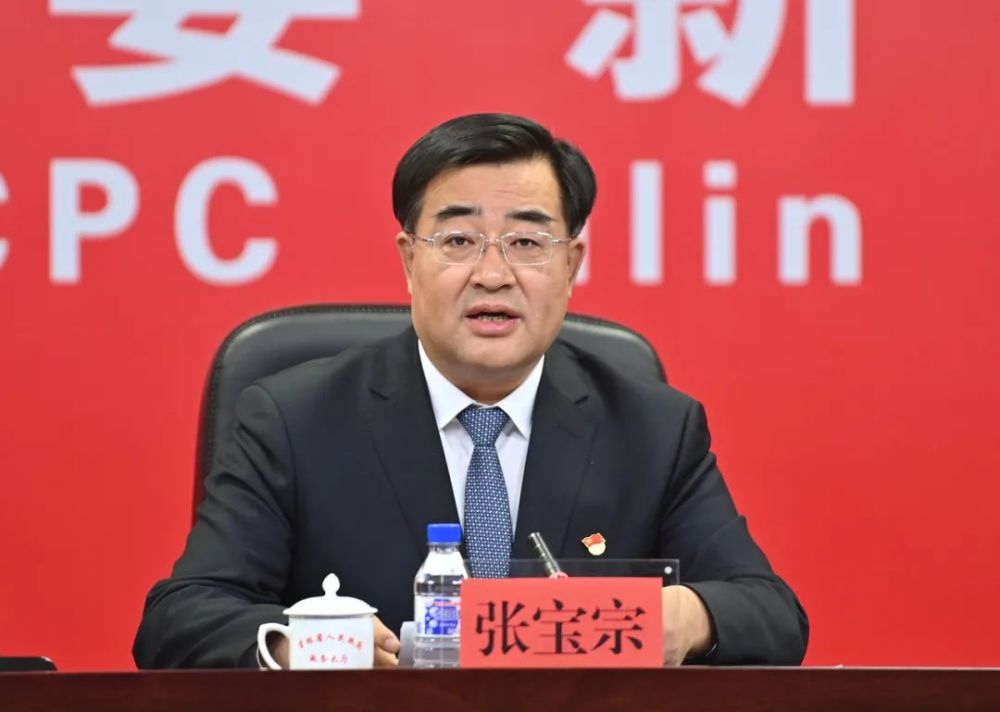 张宝宗下面,首先请张宝宗先生介绍省委经济工作会议情况.