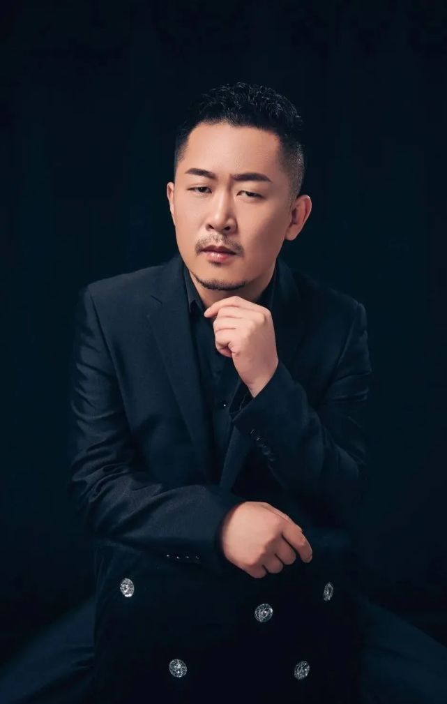 刘钧 歌手图片