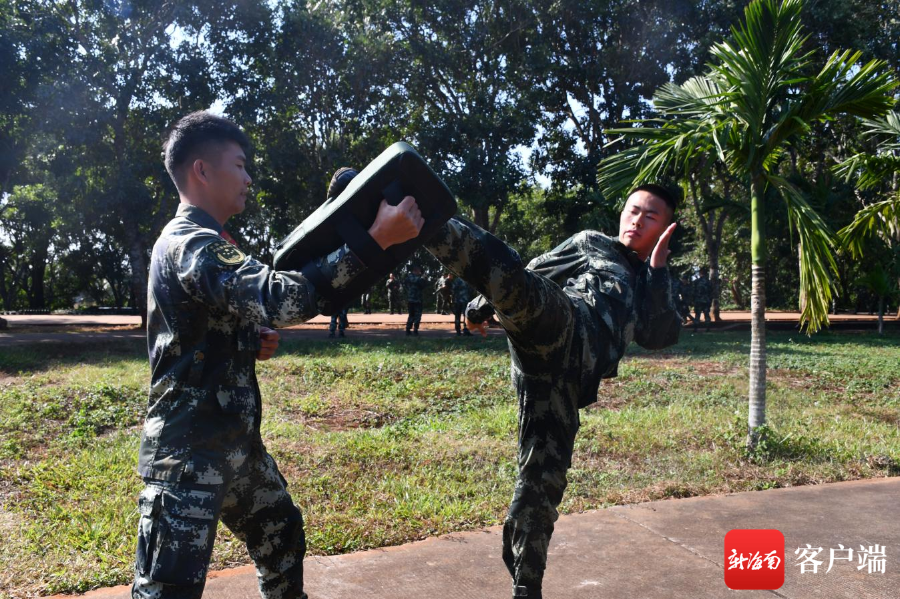 海南这名武警战士凭借武术功夫成为战友们心中的武教头