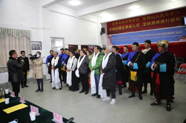 表示衷心的感谢,并为参训学员颁发结业证书,县委副书记张宏东做汇报