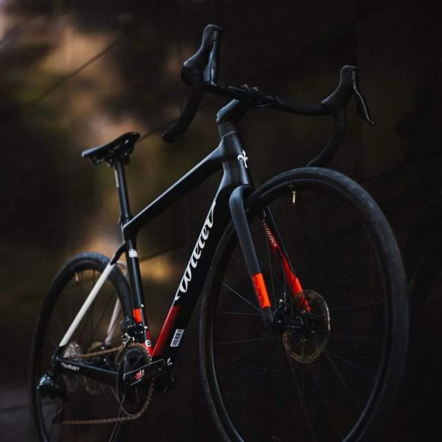 wilier 推出新款 garda 入门级碳纤维全内走公路车