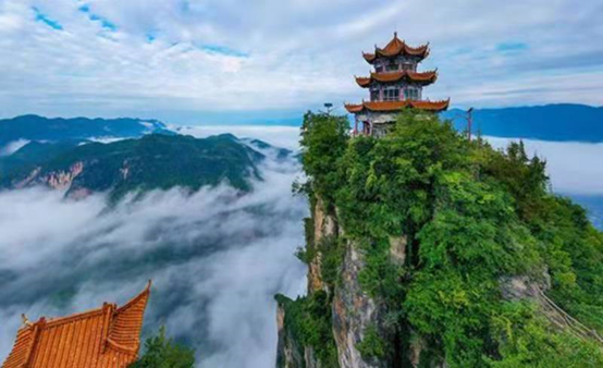 生態優美,有中國南方最大高山草甸:紅池壩;重慶最高峰:陰條嶺(主峰