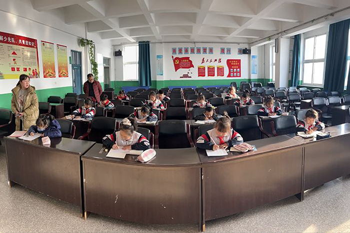 夯实学生学习基础,12月16日,唐马寨镇九年一贯制学校小学部举行汉字