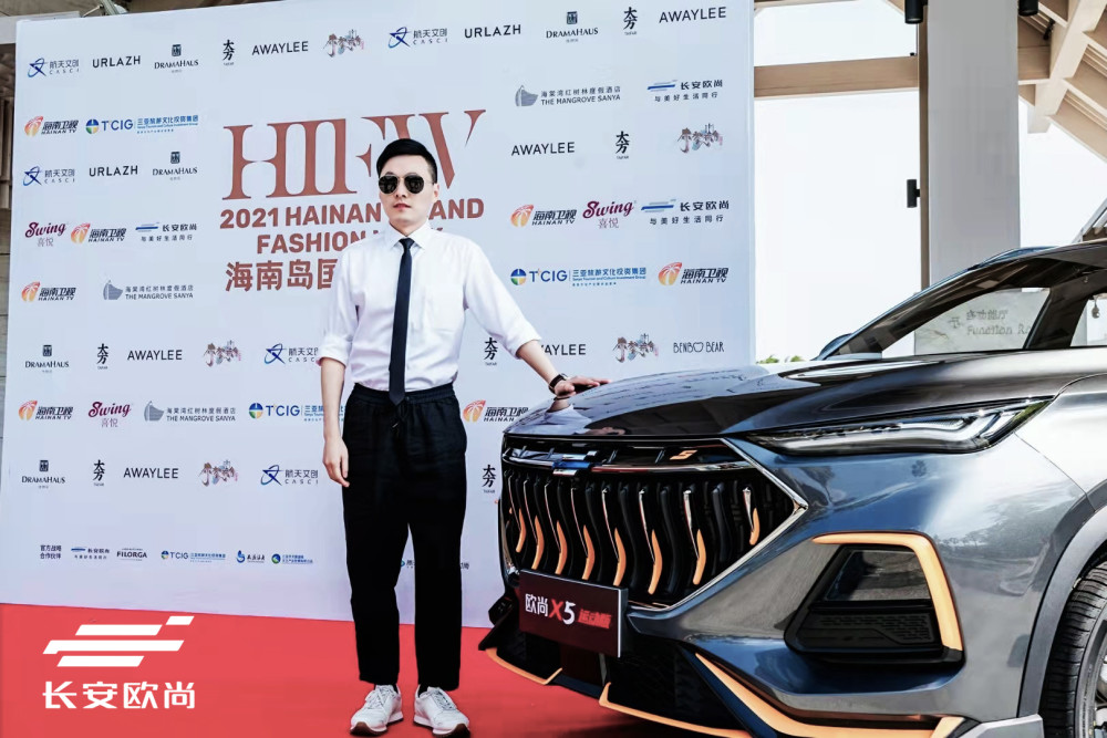 杰森白比起喜欢空山基我更喜欢杰夫昆斯