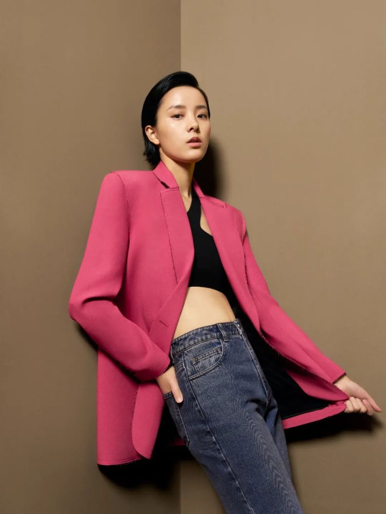 裴蓓的果敢女性衣橱被张家诚拍出来了