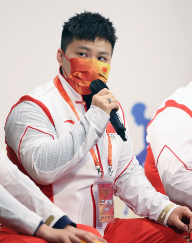 湖北奥运冠军真逗汪周雨在澳门感叹我的方向盘哪里去了