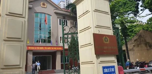 2名中国人因犯组织他人非法居留越南罪被判刑中文越南语互译文