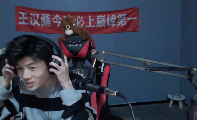 并且桑杰和听安的音色也比较燥,不少人都调侃桑杰