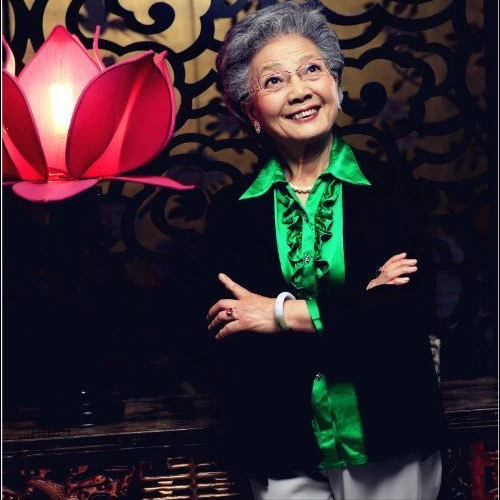 她是我见过最有气质的老人,91岁也不服老,发型和穿搭堪比教科书-cw资