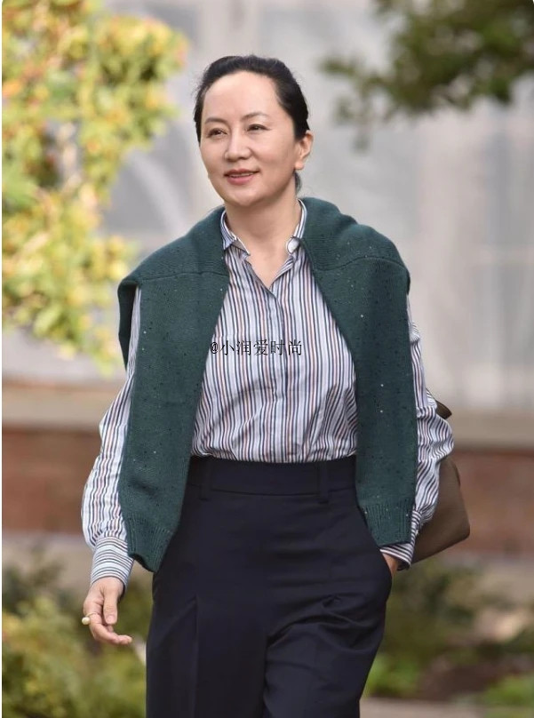 49岁孟晚舟真时髦身材微胖穿衣却高级洋气妈妈们照穿优雅显瘦