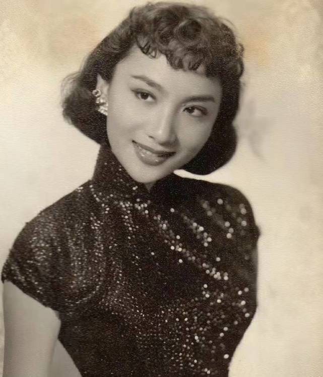 金庸19岁的儿子查传侠留学美国,家庭环境优渥,为何突然自杀了?