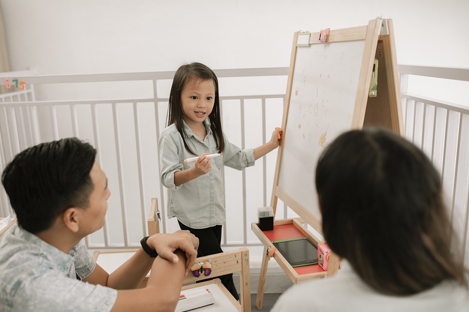 父母善用鼓励式语言有助孩子获得成就感是孩子努力上进的力量