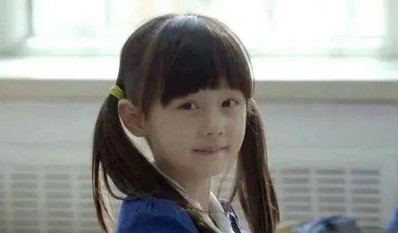 赵薇女儿小四月因颜值太高被全网禁止整容现在变啥样了