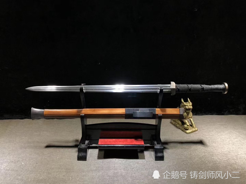 24寸扁柄百炼花纹钢双血槽八面红枝木汉剑