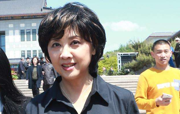 曾是中国第一美女经历两段婚姻无儿无女如今年近古稀仍是女神