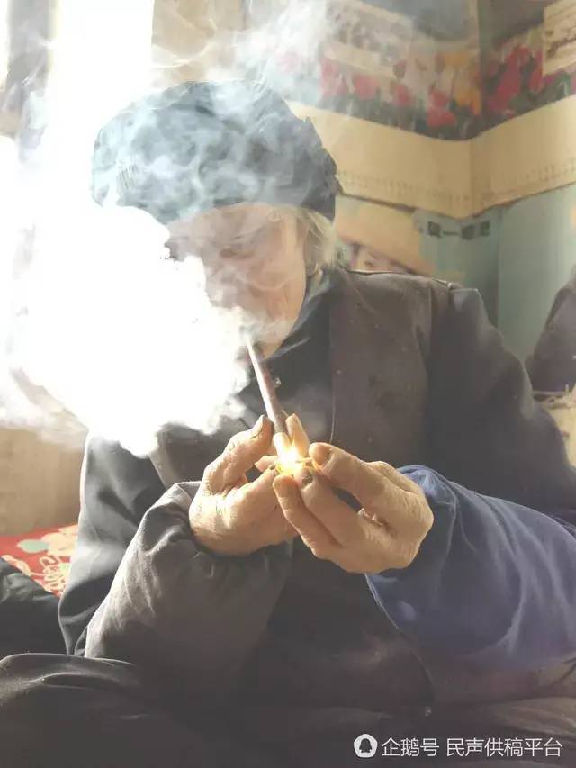 乡土散文:抽烟的奶奶