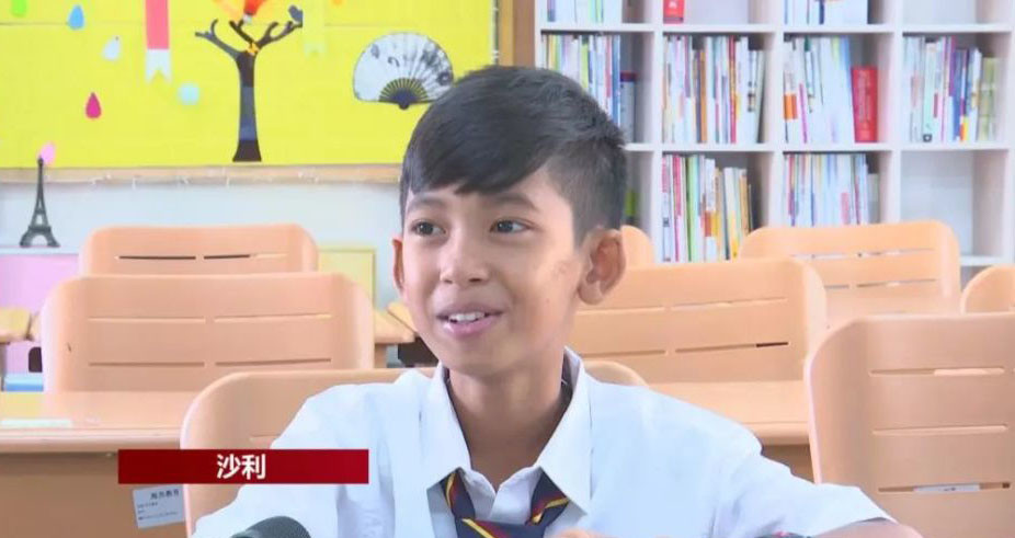 "柬埔寨语言天才"沙利:跟游客学会多国语言,梦想到