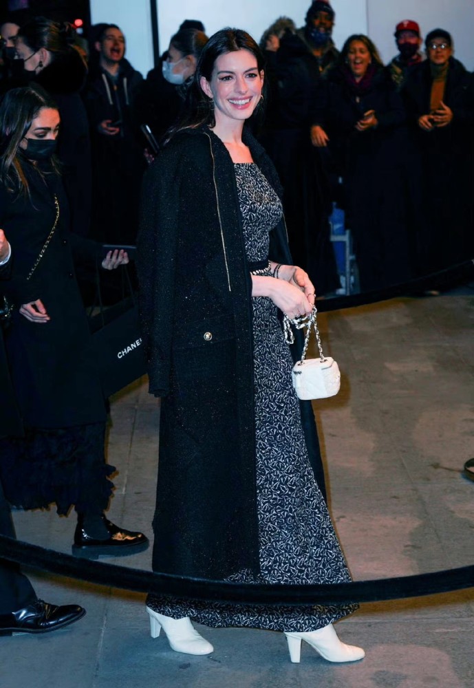 安妮海瑟薇怕不是掌握流量密码了吧私服话题度断层领先太牛了