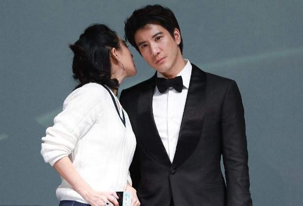 王力宏内心有火被曝住汪小菲经营的酒店深夜拉小提琴用电子器